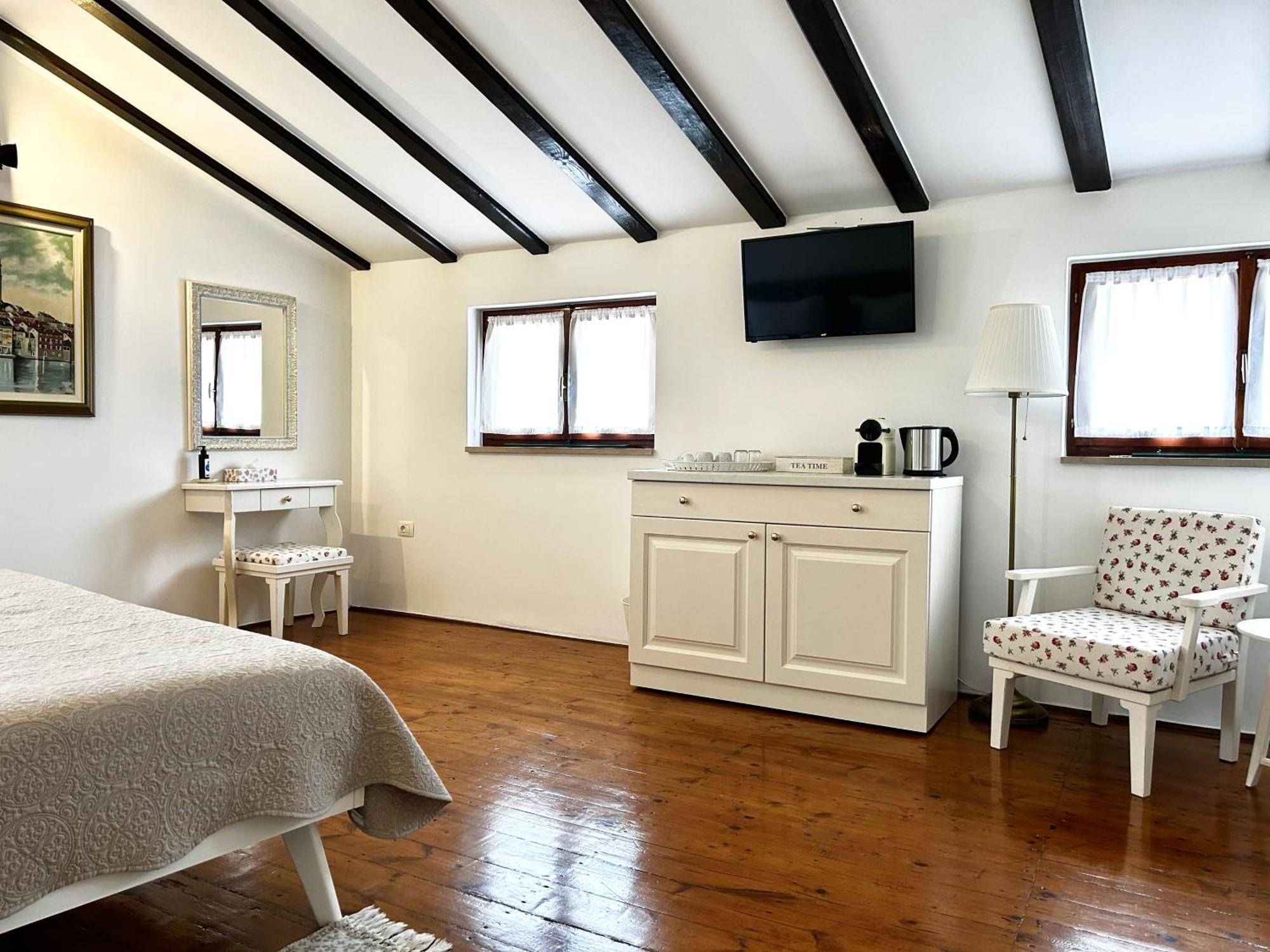 Guesthouse Casa Vittoria Ровинь Экстерьер фото