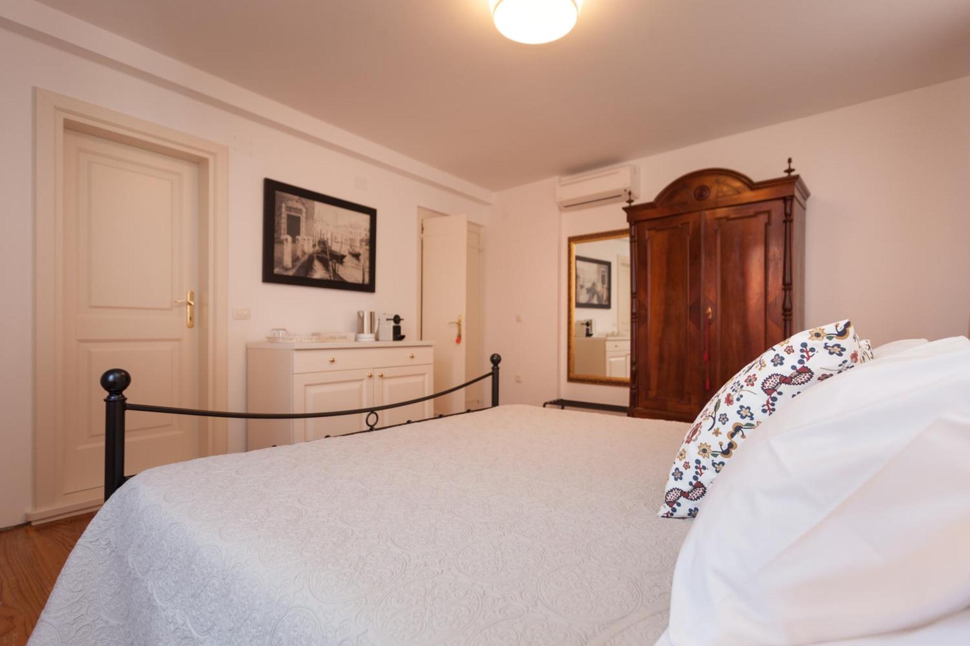 Guesthouse Casa Vittoria Ровинь Экстерьер фото