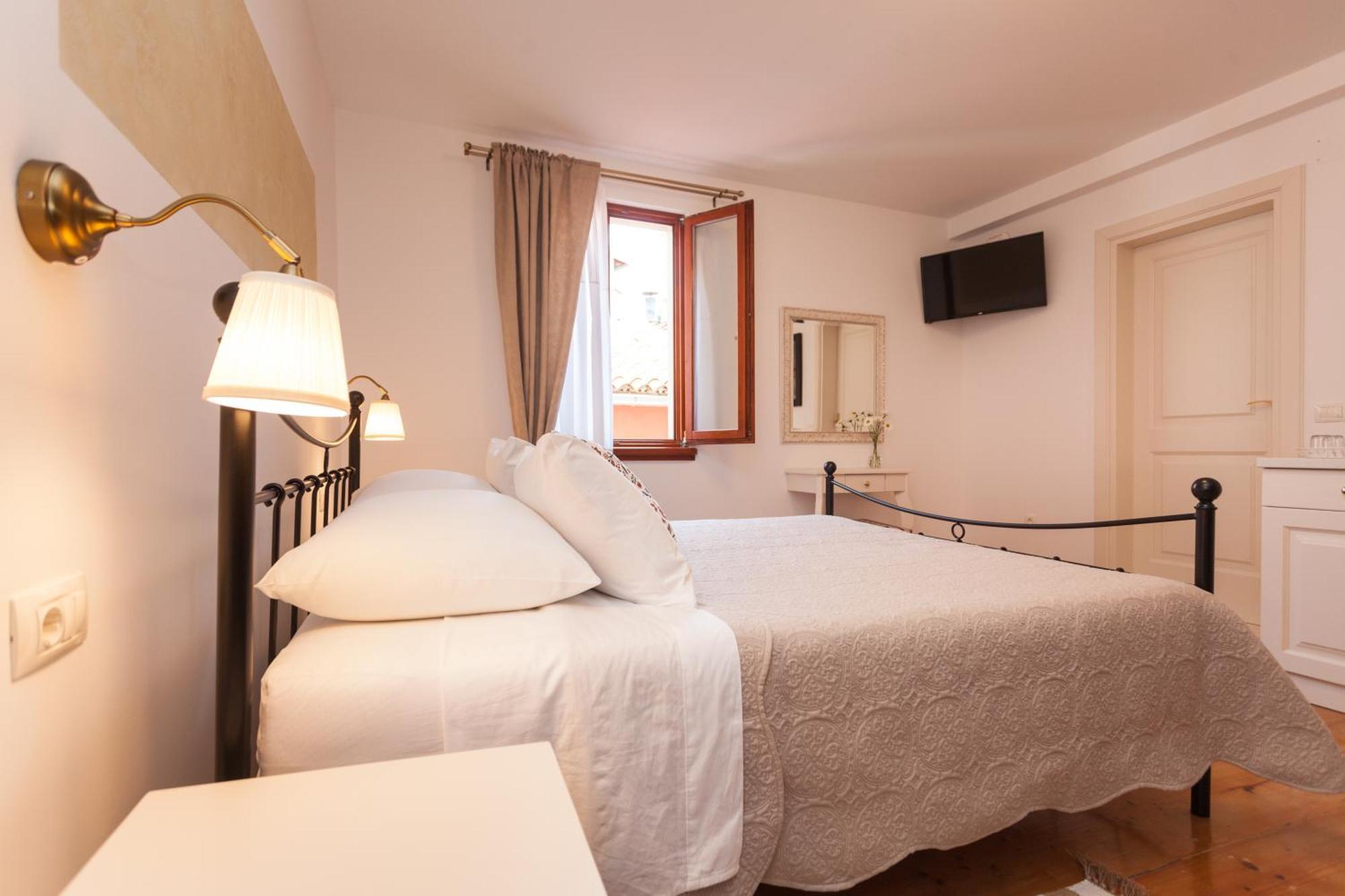 Guesthouse Casa Vittoria Ровинь Экстерьер фото